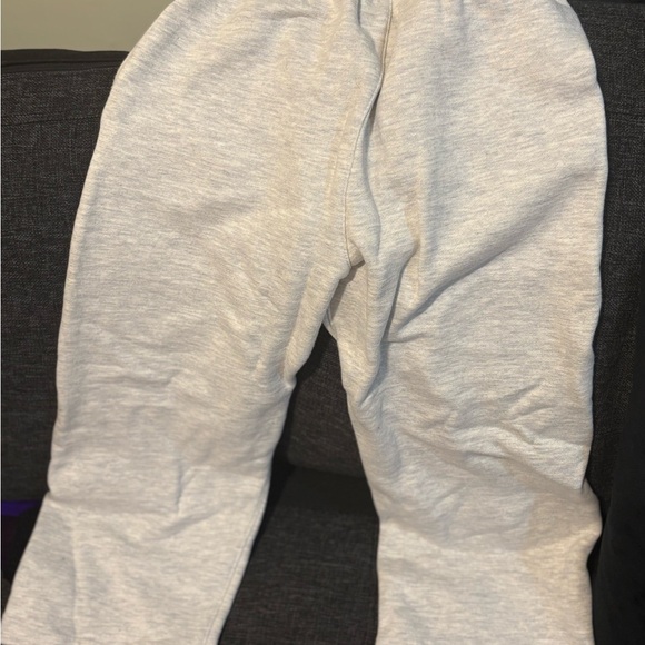 ESSENTIAL - Picture 5 of 5